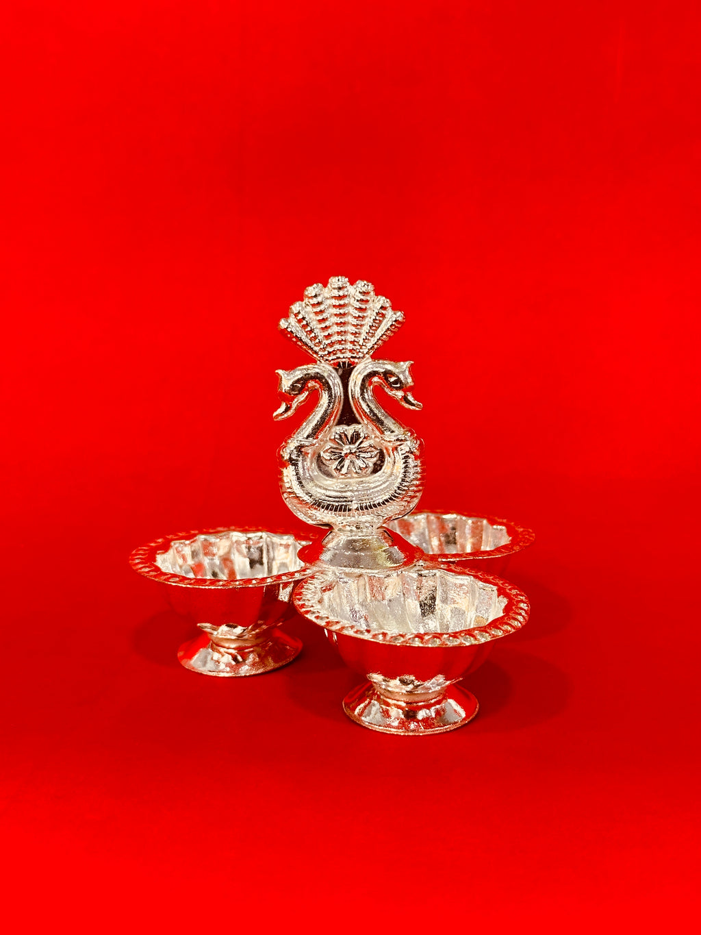 MOONRU MUGAM MAYIL VILAKKU