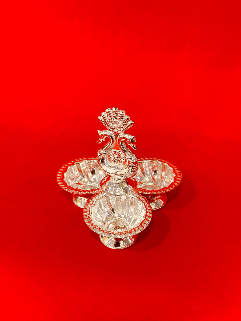 MOONRU MUGAM MAYIL VILAKKU