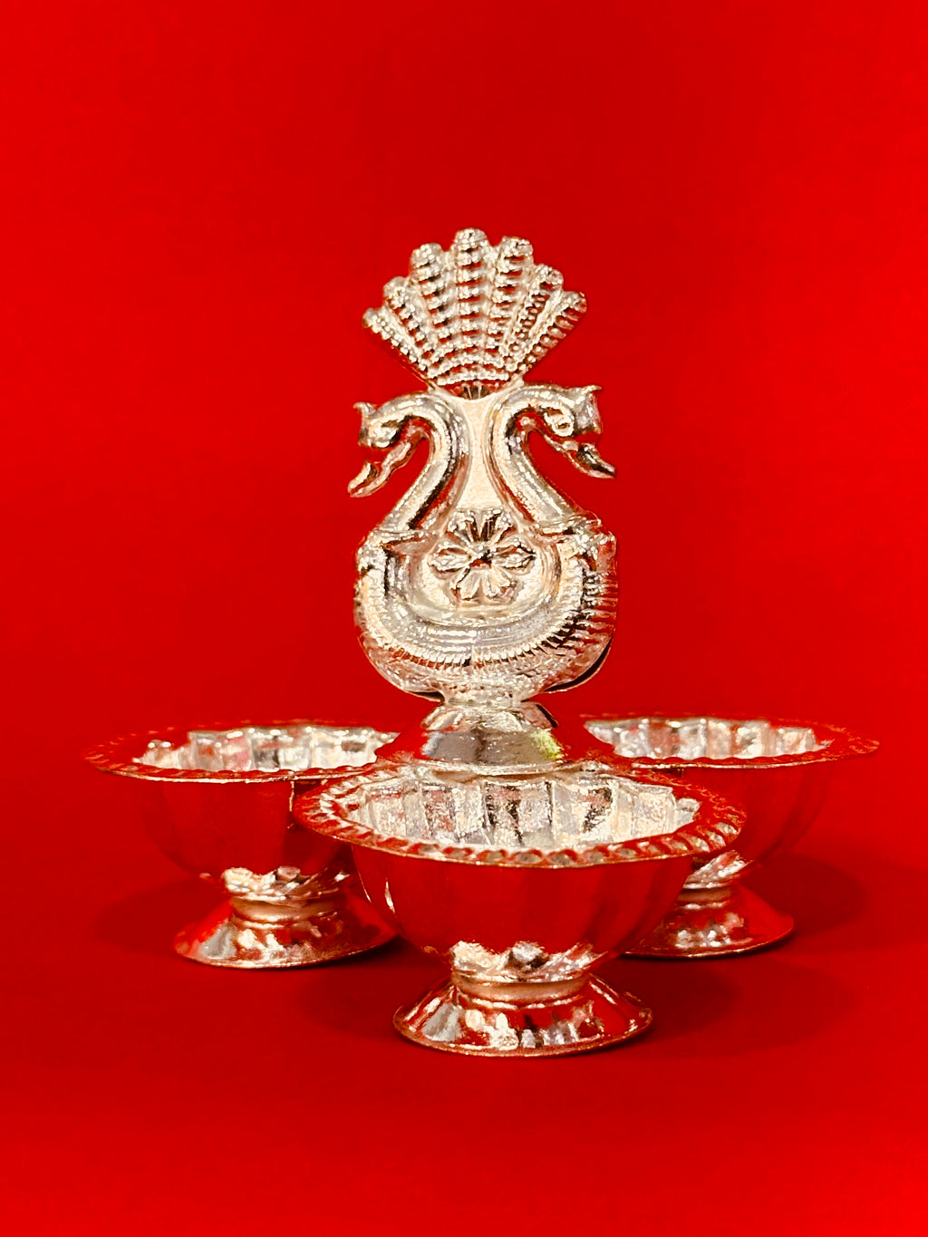 MOONRU MUGAM MAYIL VILAKKU