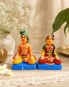 Maama Maami Sitting