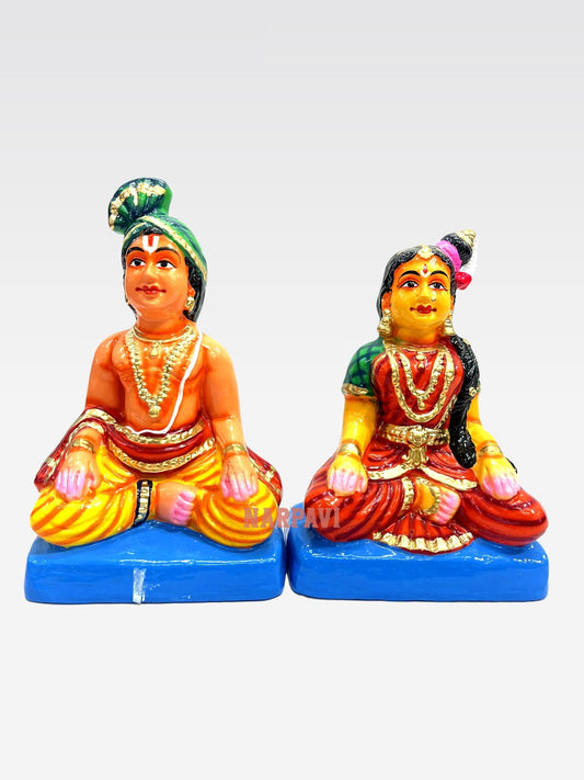 Maama Maami Sitting