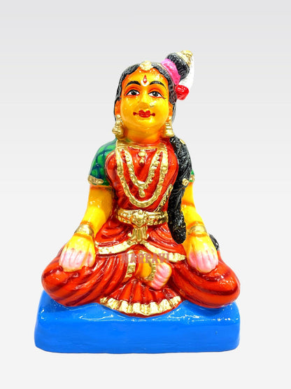 Maama Maami Sitting