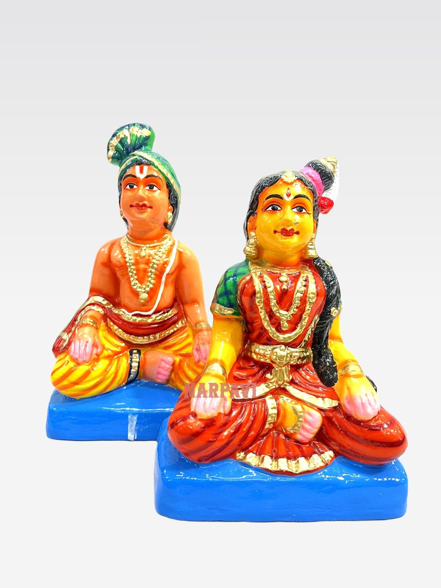 Maama Maami Sitting